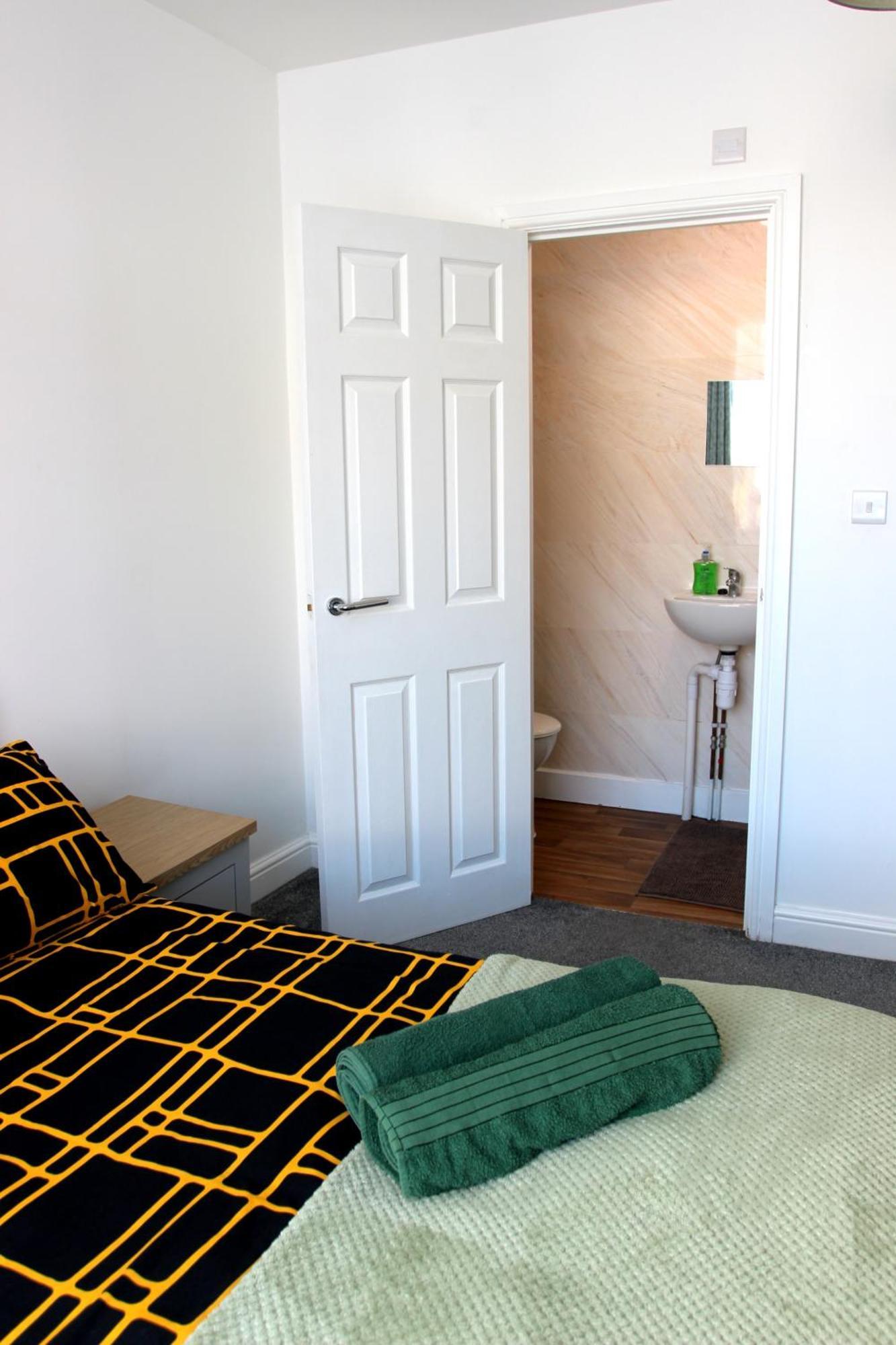 House Share With Few Ensuite Rooms Near Southmead ブリストル エクステリア 写真